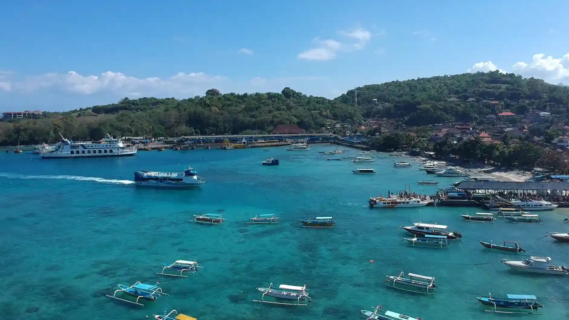 Padangbai Port (source: wikimedia-commons)